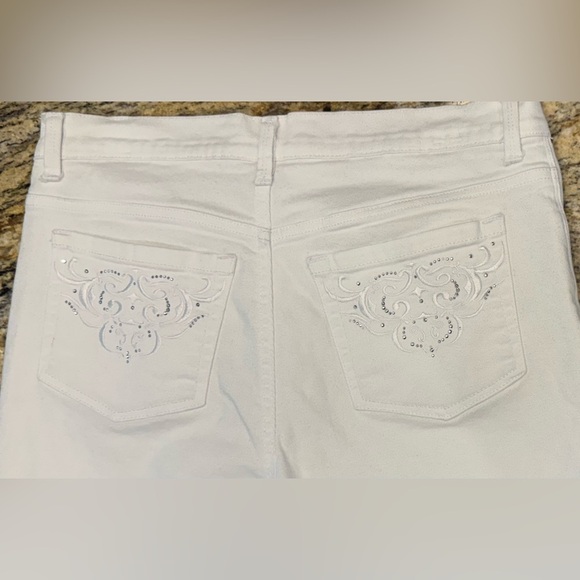 Gloria Vanderbilt Denim Capri Skimmers Women’s Size 12 Petite White Embellished - Picture 3 of 10